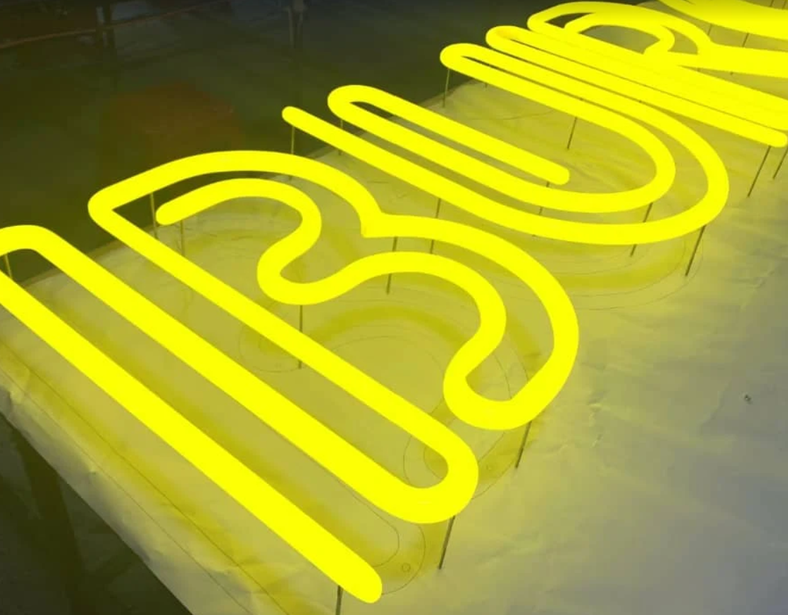Neon Sign Laten Maken in Nederland: 5 Redenen Waarom Lokale Productie Wint