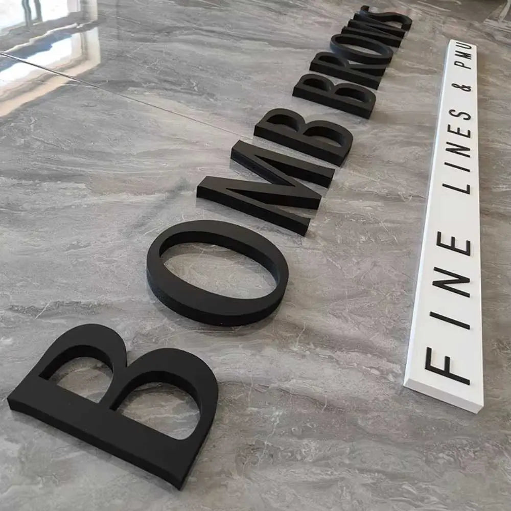 Freesletters in de kleur zwart