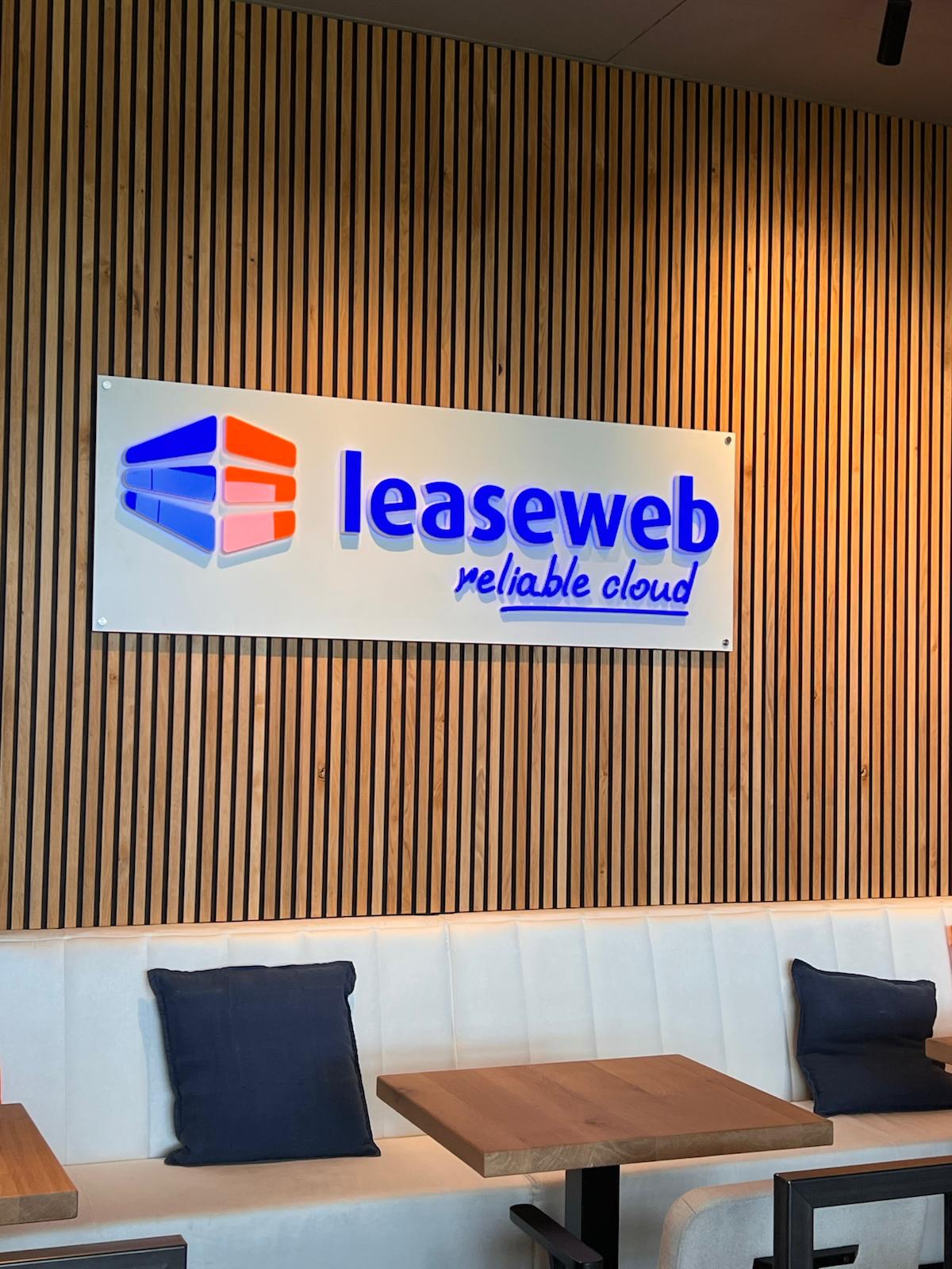 dos letters dutchneonsign