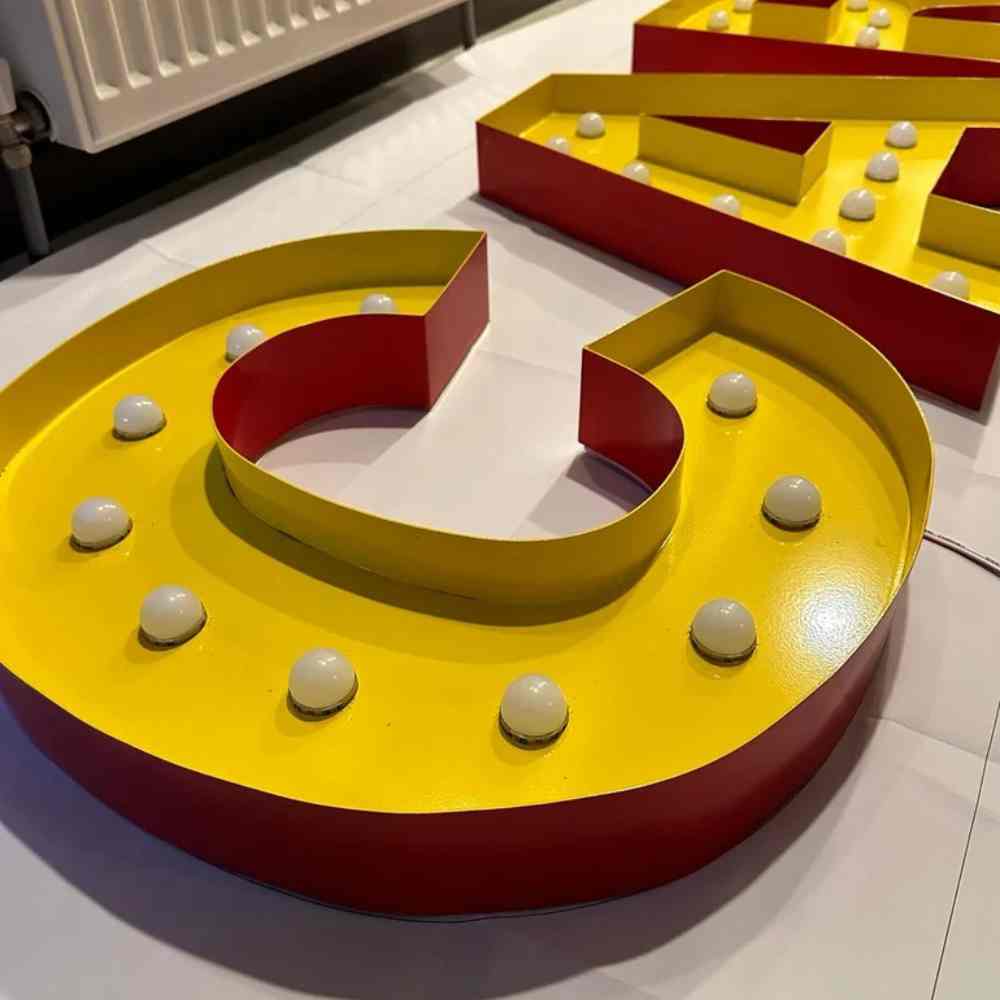 Waarom Neon Borden Perfect Zijn voor Jouw Bedrijf