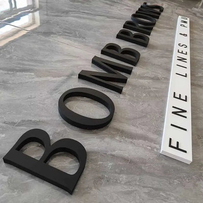 Freesletters in de kleur zwart